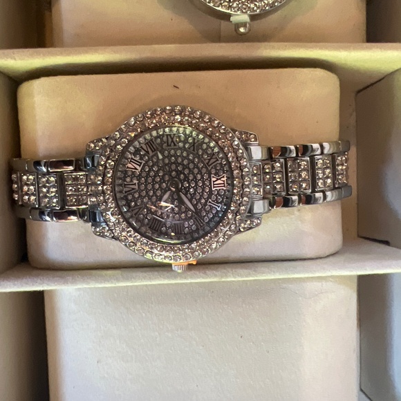 Watch - Picture 1 of 2